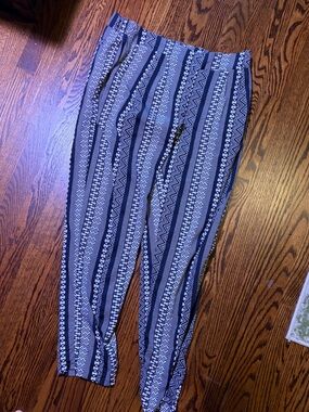 Charlotte Russe Black and White Geo Print pants